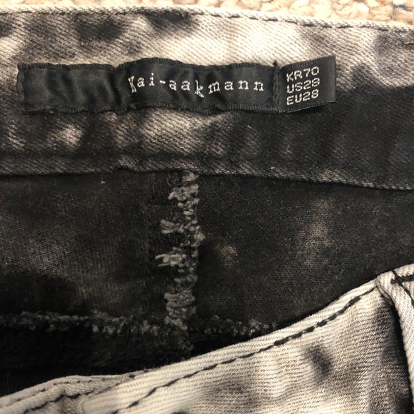 3/$45👖Tie dye style jeans size 28 - Picture 3 of 7